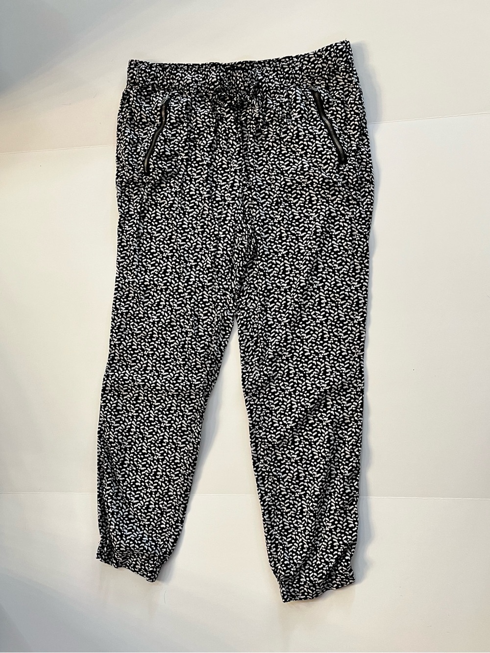 GAP Black and White Printed cropped Joggers size medium